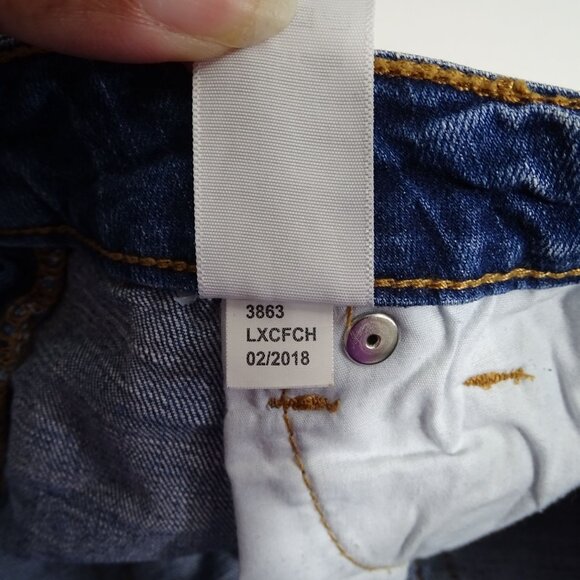 Aeropostale Midi Cut Off Cuffed Denim Jean Shorts Womens Size 00 Blue - Picture 5 of 8